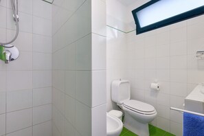 Douche, serviettes fournies