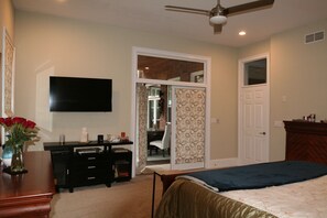5 bedrooms, desk, iron/ironing board, free WiFi - Contemporary 5BR house in gorgeous Lilburn (Lilburn)