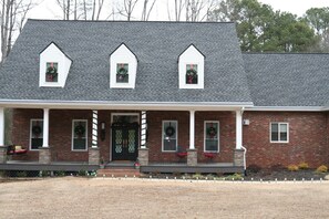 Exterior - Contemporary 5BR house in gorgeous Lilburn (Lilburn)