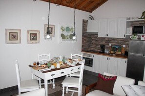 Interior - 'Quinta do Malhinha' Apartment with Mountain View, Shared Terrace and Wi-Fi (Posto Santo)