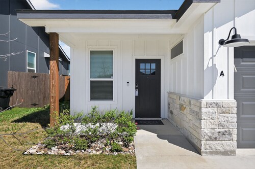 New! 6 BR Duplex w/Fenced Yard, Pet-Friendly!