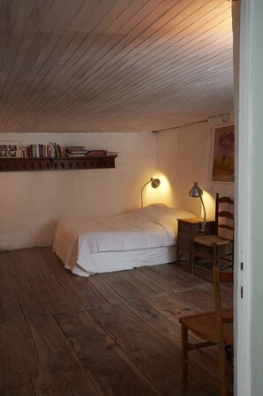3 bedrooms - Pretty old house in Saint-Véran, in the heart of the village, large terrace (Saint-Véran)