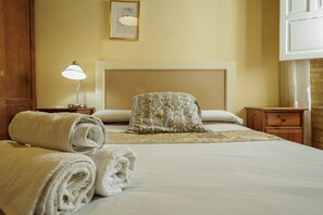 2 chambres, fer et planche à repasser, Wi-Fi, draps fournis