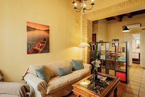 TV - Santa Cruz Monumental – Historic Center – WiFi / AC (Sevilla)