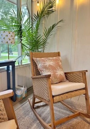 Interior - Mon Sherri - The Cottage (Loxley)