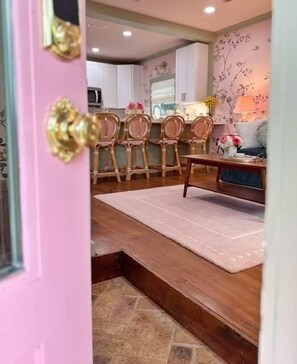 Interior - Mon Sherri - The Cottage (Loxley)