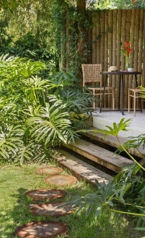 Suite estudio Deluxe, vistas al jardín | Restaurante al aire libre