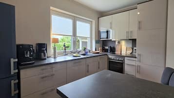 Kühlschrank, Mikrowelle, Ofen, Geschirrspüler