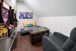 Game room - Game Theme Apt + Free Parking (Chicago)