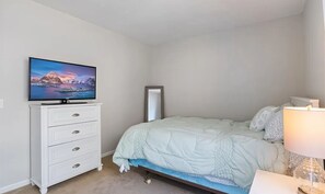 2 bedrooms, iron/ironing board, WiFi, bed sheets - The Landing at Robinwood 2 Bed 2 Bath Great proximity to golf, bars, restaurants (Lake Ozark)