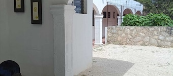 CASA ALBINO, NICE HOUSE WITH 3 BEDROOMS, VERY COMFORTABLE AND CENTRALLY LOCATED.