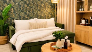 2 slaapkamers, een bureau, een strijkplank/strijkijzer, reisbedje