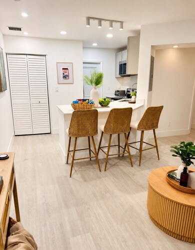 Casa Tropica Escape | 2BR Near Beach & Airport