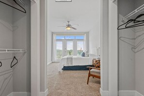 3 bedrooms, desk, iron/ironing board, free WiFi - Urban 3-bedroom loft - walk Downtown! (Fort Worth)