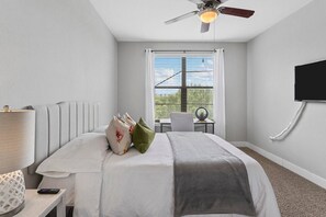 2 bedrooms, desk, iron/ironing board, free WiFi - Dive into downtown, steps away! (Fort Worth)