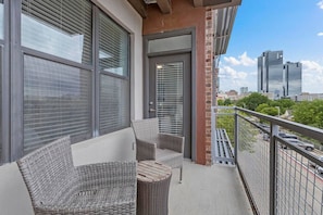 Property grounds - Dive into downtown, steps away! (Fort Worth)