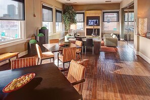 Dining - Dive into downtown, steps away! (Fort Worth)