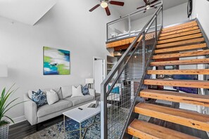 Living area - Generous space, up to 26% off - walk Downtown! (Fort Worth)