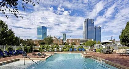 Shop, dine, enjoy - walk Downtown!