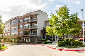 Exterior - Relaxing Extended stays, walk Downtown! (Fort Worth)