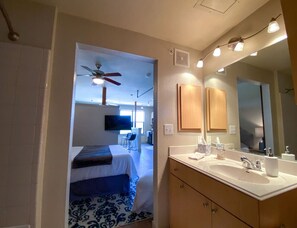 1 habitación, escritorio, tabla de planchar con plancha y wifi gratis 