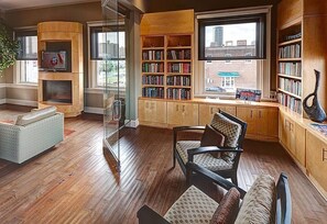 Interior - Relaxing Extended stays, walk Downtown! (Fort Worth)