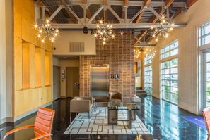 Lobby - Relaxing Extended stays, walk Downtown! (Fort Worth)