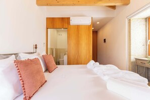 4 bedrooms, desk, iron/ironing board, WiFi - Riverside Watermill House · Private Beach Access (Caminha)