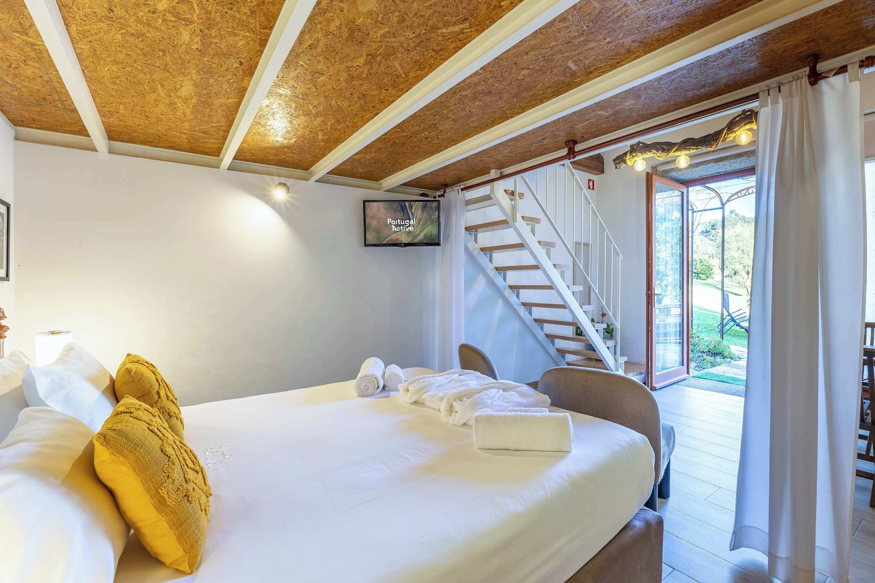 9 bedrooms, desk, iron/ironing board, WiFi