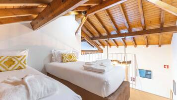 9 bedrooms, desk, iron/ironing board, WiFi