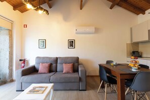 Interior - River Beach Loft · Bob Dylan at the Watermill (Caminha)