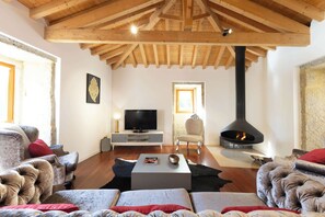 TV, fireplace, table football, offices - Historic Riverfront Watermill · Private Beach Access (Caminha)