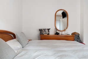 WiFi, bed sheets
