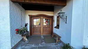 Exterior detail - Lake and Mountain view (Seeg)