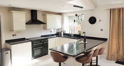 Spacious 4-Bedroom Detached House with Garden and EV Charger