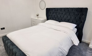 4 bedrooms, WiFi, bed sheets - Spacious 4-Bedroom Detached House with Garden and EV Charger (Sale)