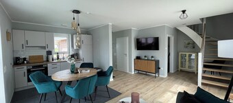 Modern vacation home just 100 m from the Wangermeer with two bedrooms, smart TVs, fiber optics and terrace - perfect for families and those seeking relaxation.
