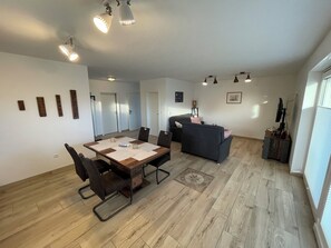 Dining - The Wangerkajüte is a modern, cozy first floor vacation apartment with a covered terrace, comfortable furnishings and its own folding boat for excursions on the nearby Wangermeer. (Wangerland)