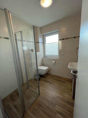 Hair dryer - The Wangerkajüte is a modern, cozy first floor vacation apartment with a covered terrace, comfortable furnishings and its own folding boat for excursions on the nearby Wangermeer. (Wangerland)