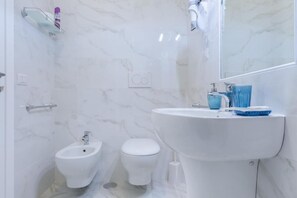 標準雙人或雙床房 | 浴室