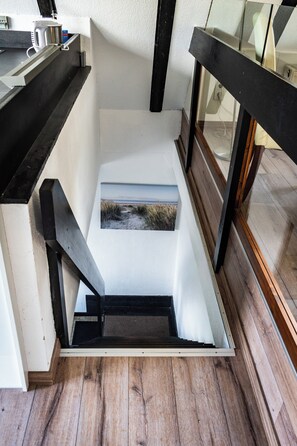 Interior - The Zugvogel vacation home offers a cozy upper floor apartment in a quiet, secluded location near the North Sea - ideal for families and dog owners looking to relax in the fenced garden and natural surroundings. (Wangerland)