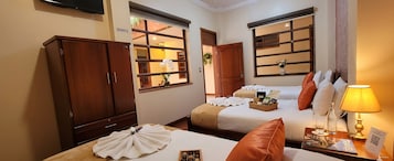 Cubrecamas, colchones con pillow-top, escritorio y wifi gratis