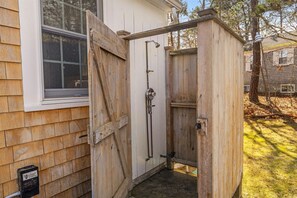 Property grounds - Kingsbury Beach Rd, Modern Home w. Patio & Central Air (Eastham)