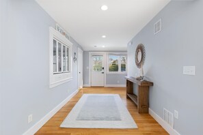Interior - 1 mile to Kingsbury Beach w. Patio, Central Air, Large Yard, EV Charger (Eastham)