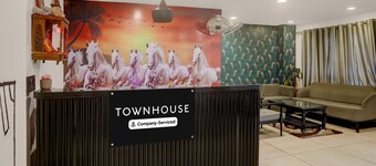 Townhouse Mumfordganj APS Inn