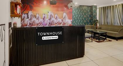 Townhouse Mumfordganj APS Inn