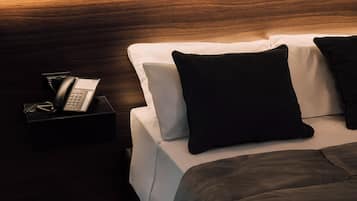 Comfort Twin kamer, niet-roken, privébadkamer | Een minibar, een kluis op de kamer, een bureau, geluiddichte muren
