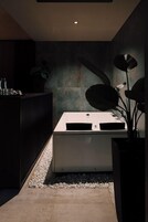Doppia Deluxe, non fumatori, bagno privato | Bagno | Doccia, articoli per l'igiene personale ecosostenibili, asciugacapelli