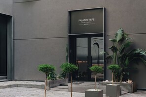 Exterior detail - Hotel Palazzo Pepe (Naples)