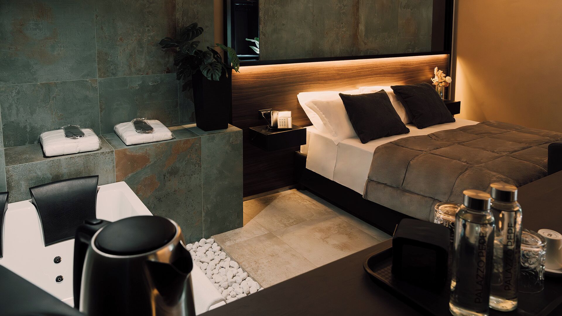 Chambre Double Exécutive, non-fumeurs, salle de bains privée | Coffres-forts dans les chambres, bureau, chambres insonorisées